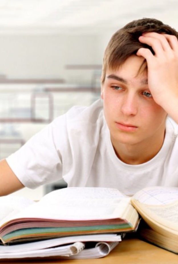 5 أسباب وراء إنخفاض المستوى التعليمي للأطفال في سن المراهقة