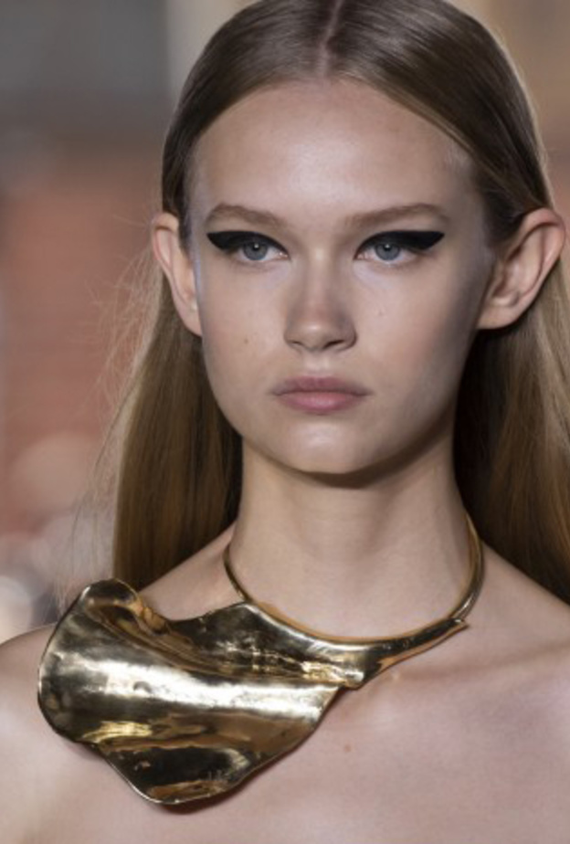 اعتمدي شكل الآيلاينر الأنسب لعيونك