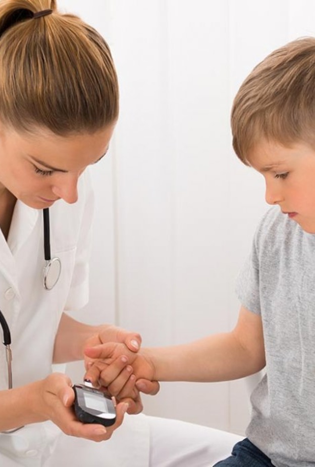 نصائح طبية لحماية أطفال السكري من ظاهرة الوصم الإجتماعي