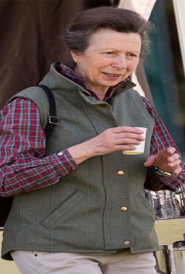  أوتوم فيليبس وابنتيها