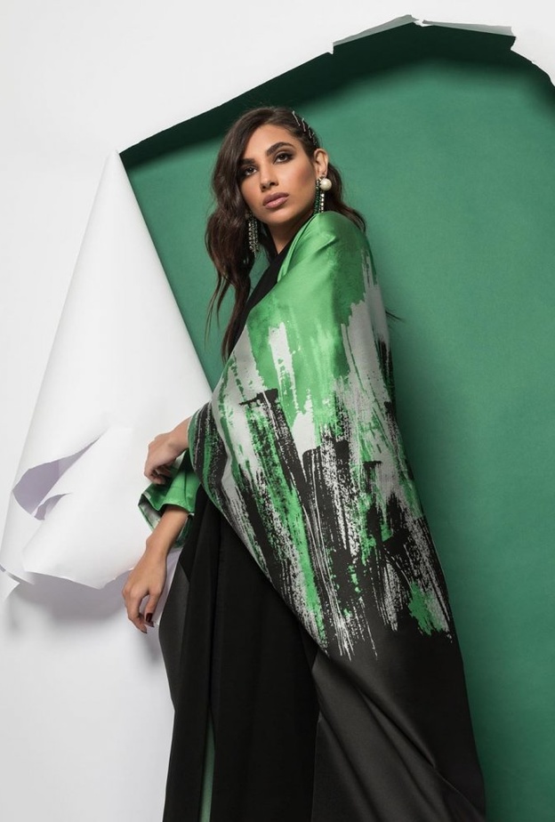 عباية أنيقة باللون الأخضر
