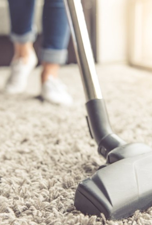 استخدام النوع غير الملائم من المنظفات المنزلية في التنظيف، وخاصة المنظفات الرشاشة