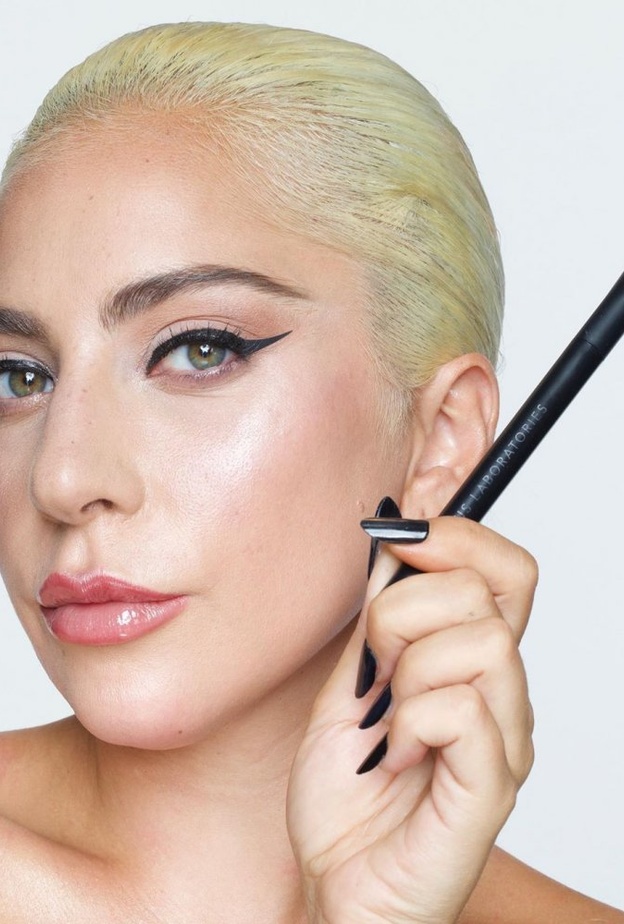 كحل أسود داكن من علامة ليدي غاغا Haus Laboratories