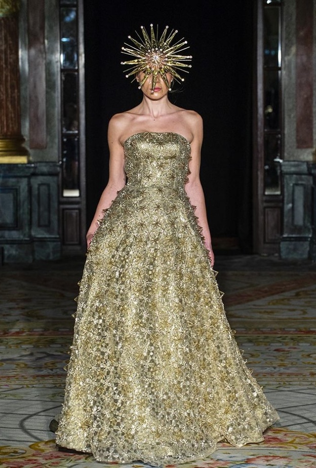 فستان من Le-Cattleya