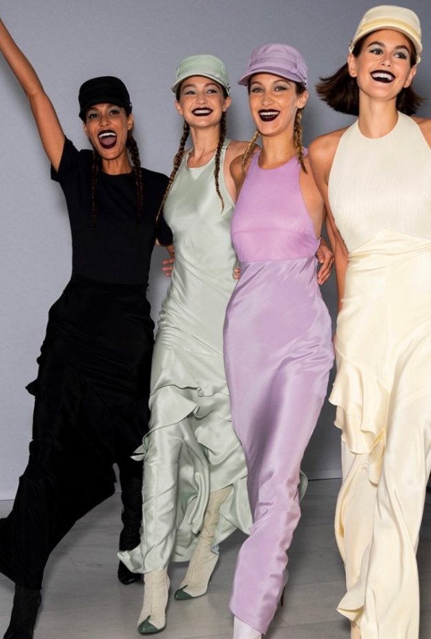 إطلالات العارضات العالميات في كواليس عرض ماكس مارا في أسبوع الموضة في ميلان