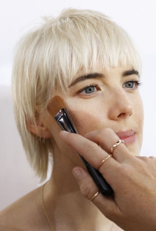  إطلالة Runway Make-Up  المستوحاة من عرض أزياء Burberry Beauty سبتمبر 2020