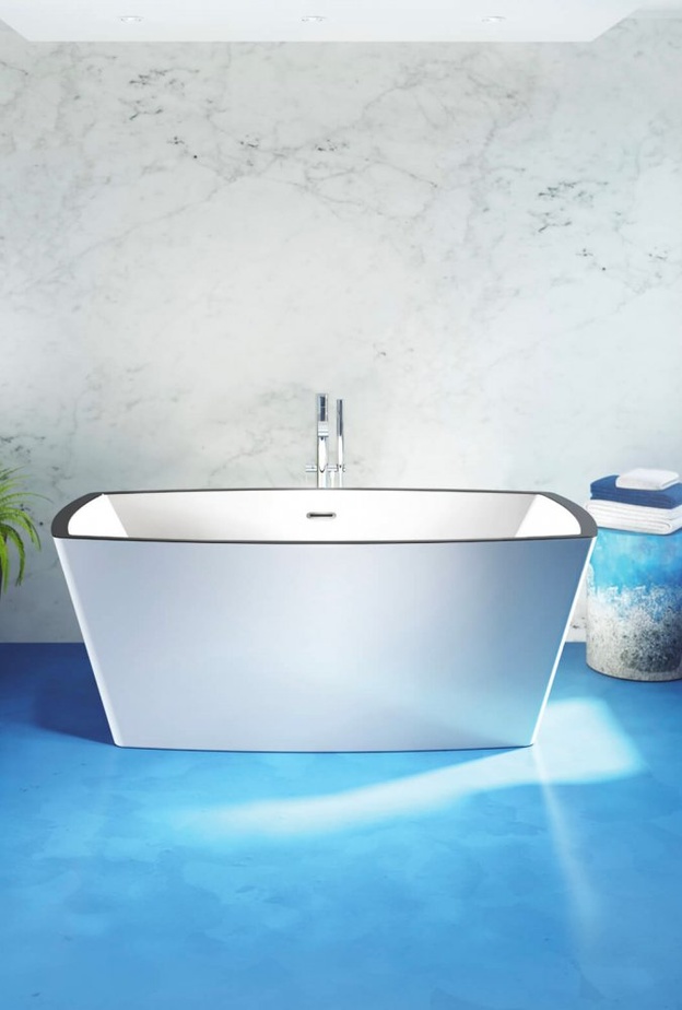 حوض استحمام فريد ومميز.