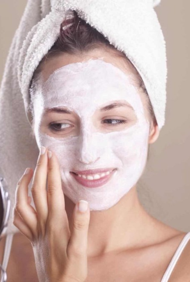 استفيدي من ماسك البيكنج بودر مع اللبن لتفتيح البشرة مع خبيرة التجميل وليس غير ذلك