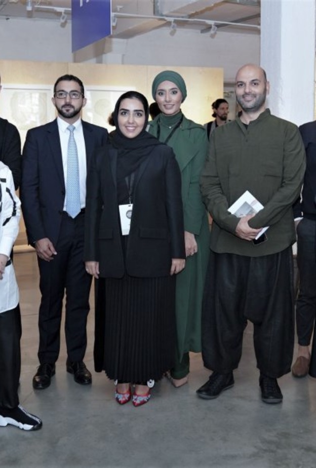 الشيخ فاهم بن سلطان القاسمي، رئيس دائرة العلاقات الحكومية في الشارقة، يلقي كلمة خلال الحفل