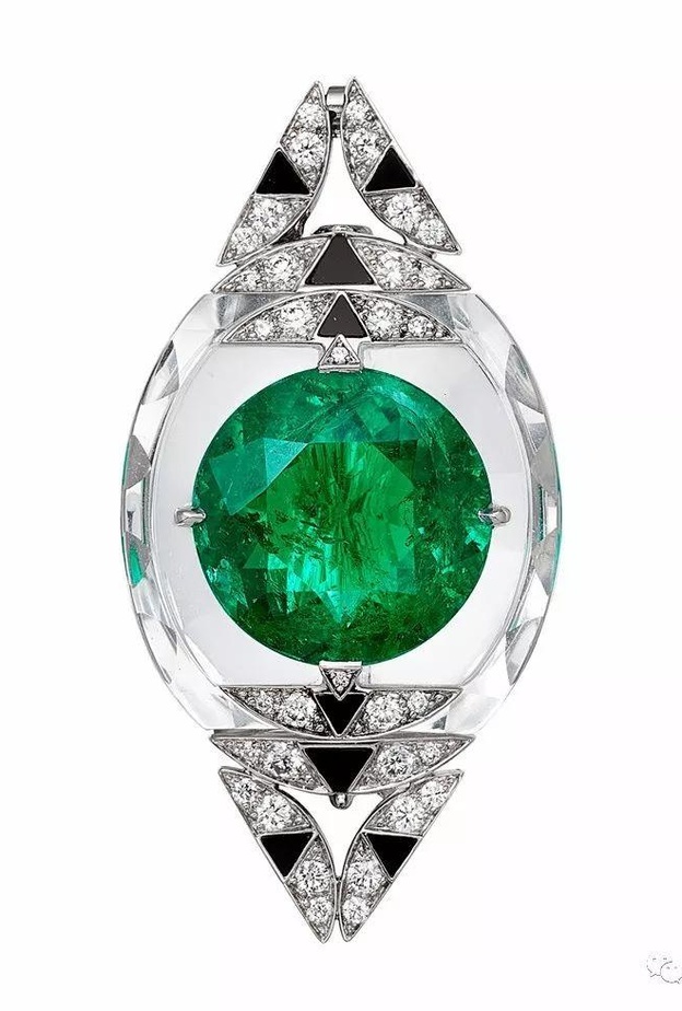 اسوارة من فان كليف أند أربلز Van Cleef & Arpels