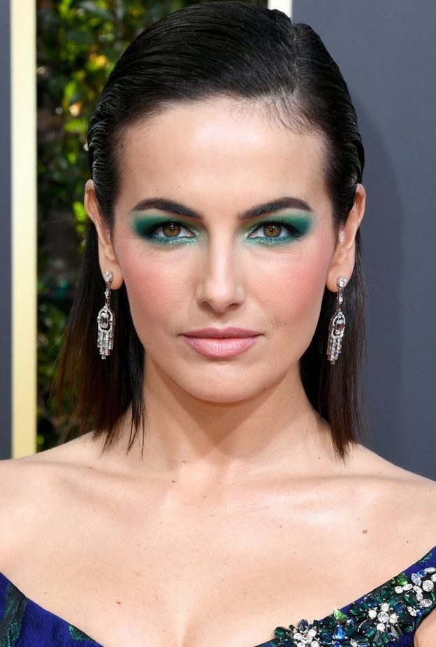 mila kunis اختارت مكياج أخضر جميل على يناسب عينيها