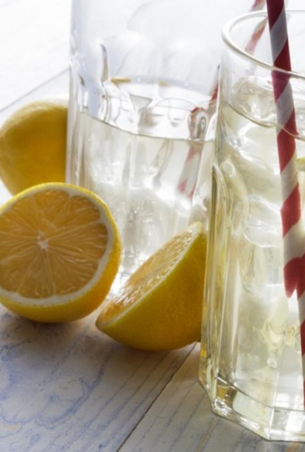 الإفراط في الماء والليمون يضر الكلى