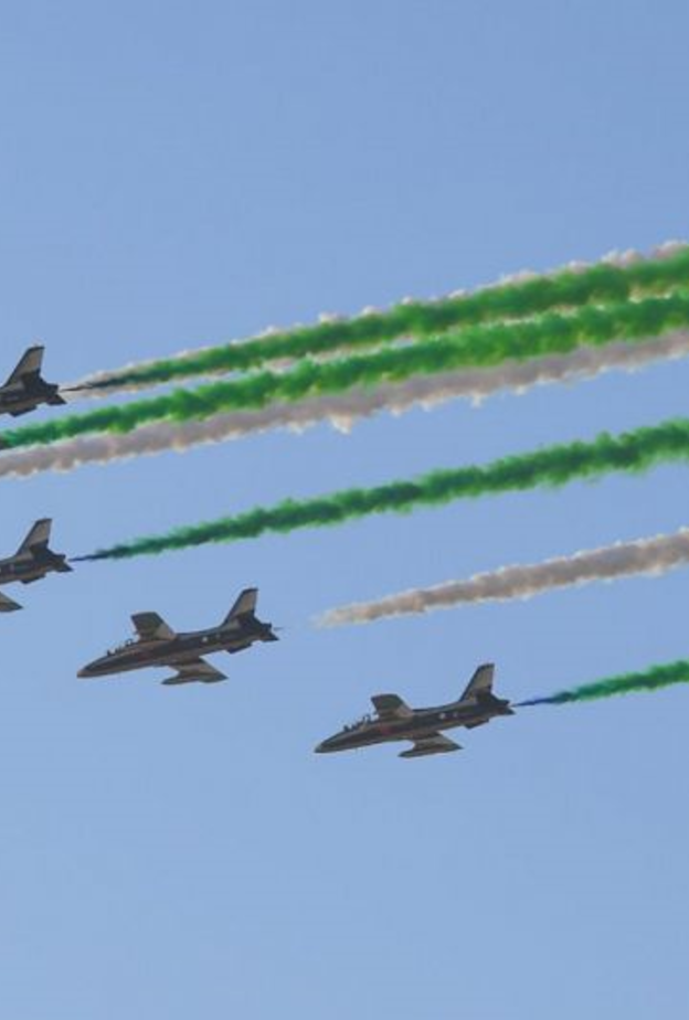 صقور السعودية وفرسان الإمارات يزينون سماء المملكة احتفالا باليوم الوطني الـ 89