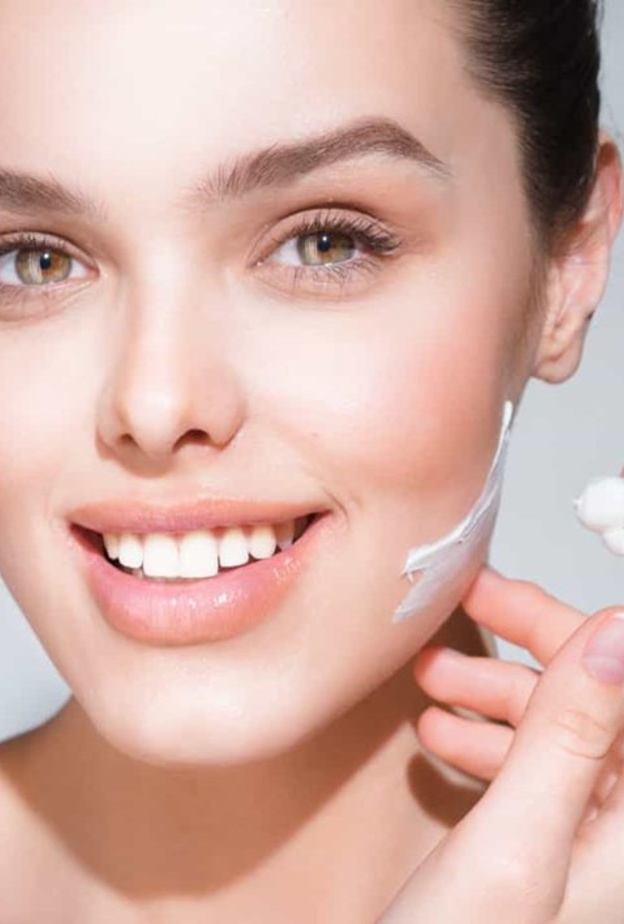 تعرفي على خطوات الحفاظ والعناية بالبشرة قبل النوم