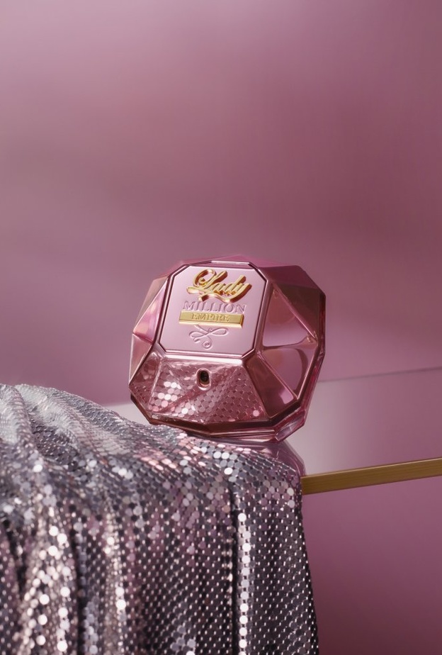 Lady MILLION EMPIRE.. إنها أكثر من سيدة متألقة: إنها ملكة