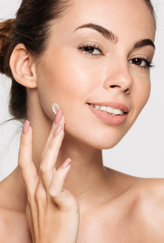 استخدمي الفازلين لتنظيف البشرة الدهنية