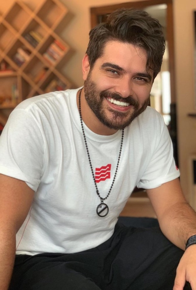 ناصيف زيتون يعيش لحظات سعيدة هذه الايام