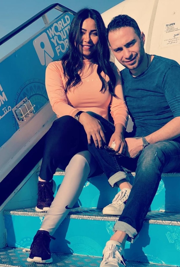 شيرين عبد الوهاب تعبر دوما عن رومانسيتها لزوجها