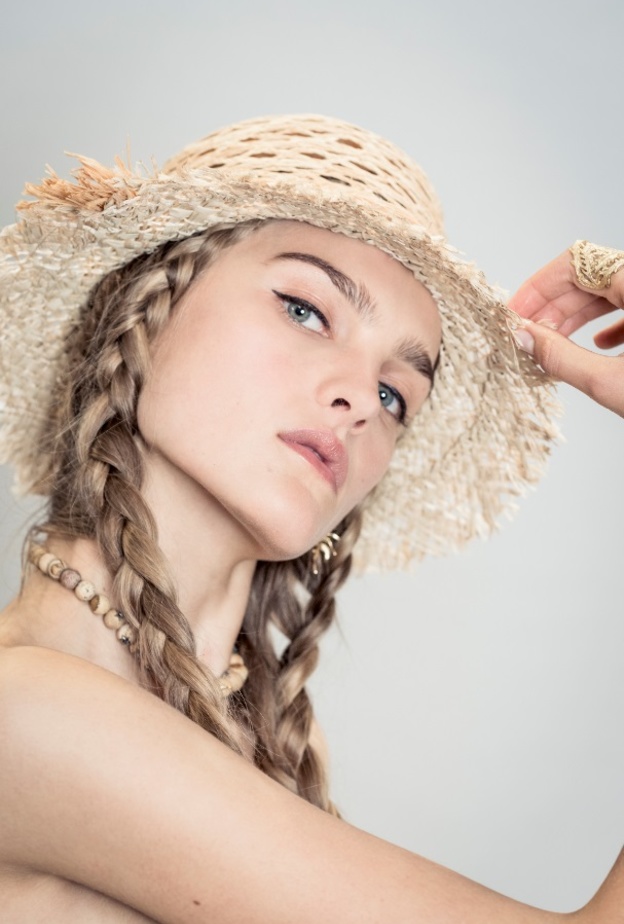 إطلالة جمالية طبيعية في عرض ديور لربيع وصيف 2020 