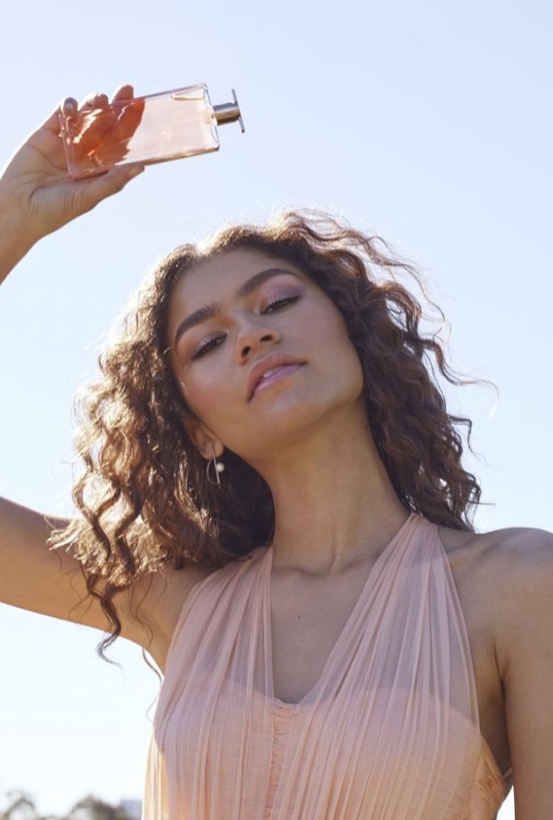 LANCÔME تكشف النقاب عن عطرها النسائي الجديد IDÔLE 