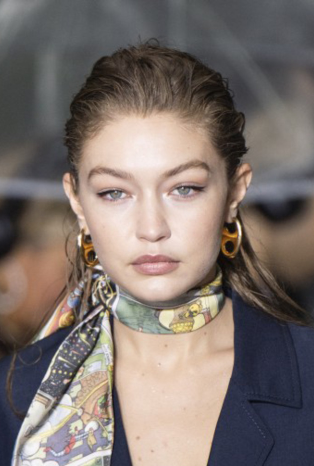 تسريحات شعر مبللة بأسلوب دار Afterhomework