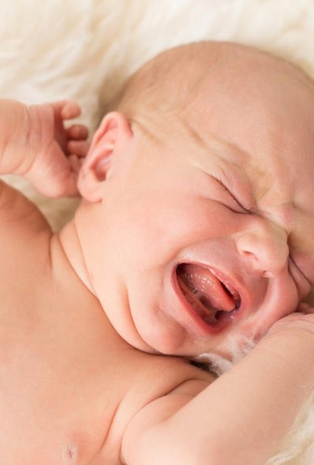 لهذه الأسباب لا يجب ترك الرضيع يبكي وقتا طويلا