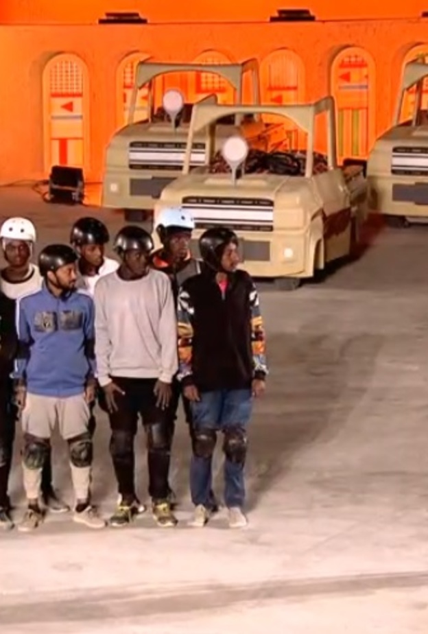 هنيدي في الحلقة من برنامج الحصن