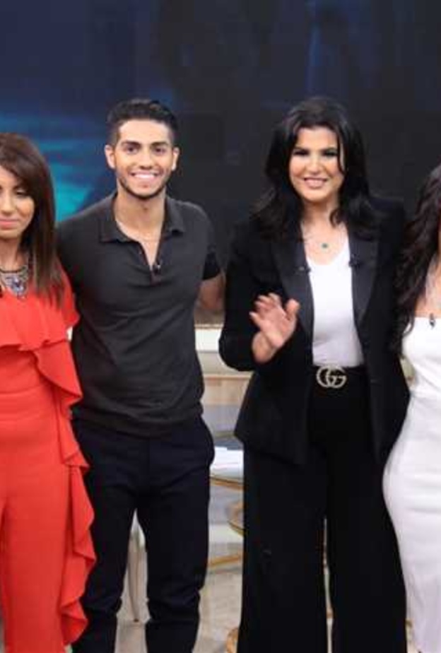 مينا مسعود مع شقيقاته