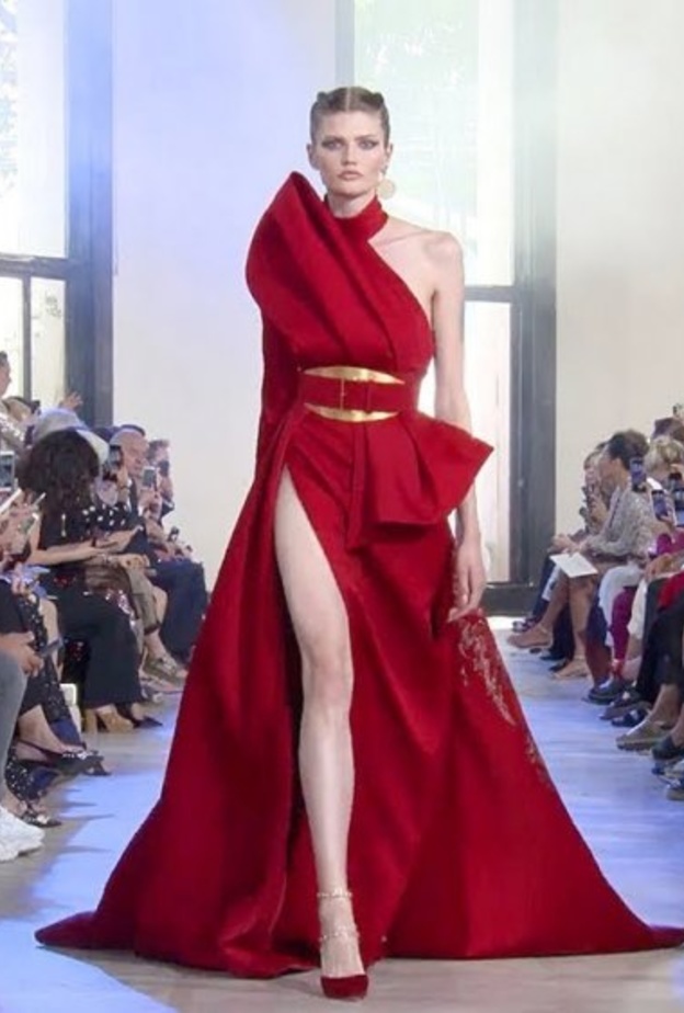 فستان من مجموعة ايلي صعب