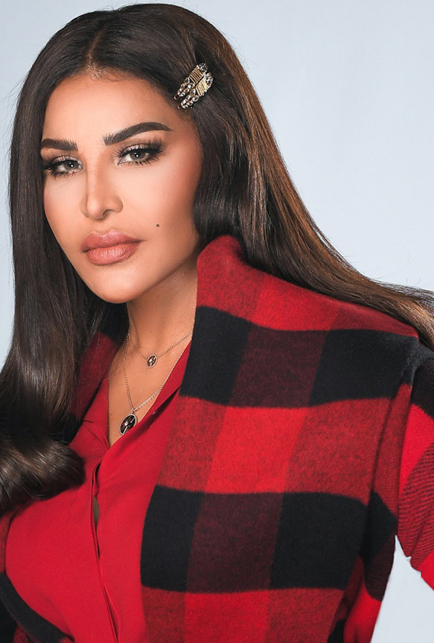 أحلام بمكياج برونزي مع إنطلاق برنامج ذو فويس