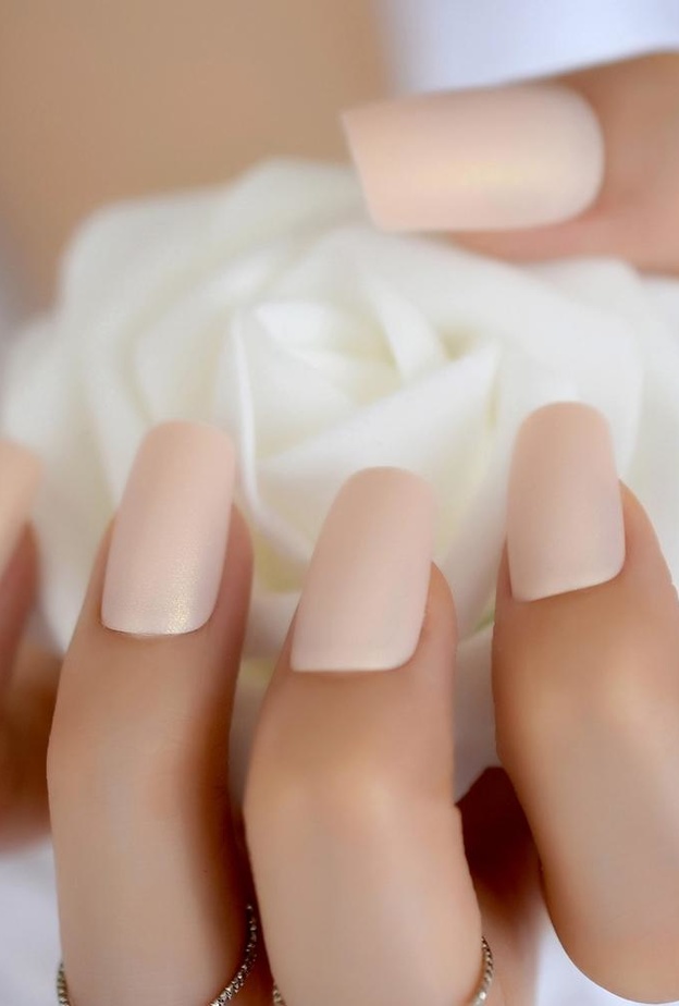 استخدمي الاظافر السيليكون لإصلاح الاظافر المكسورة