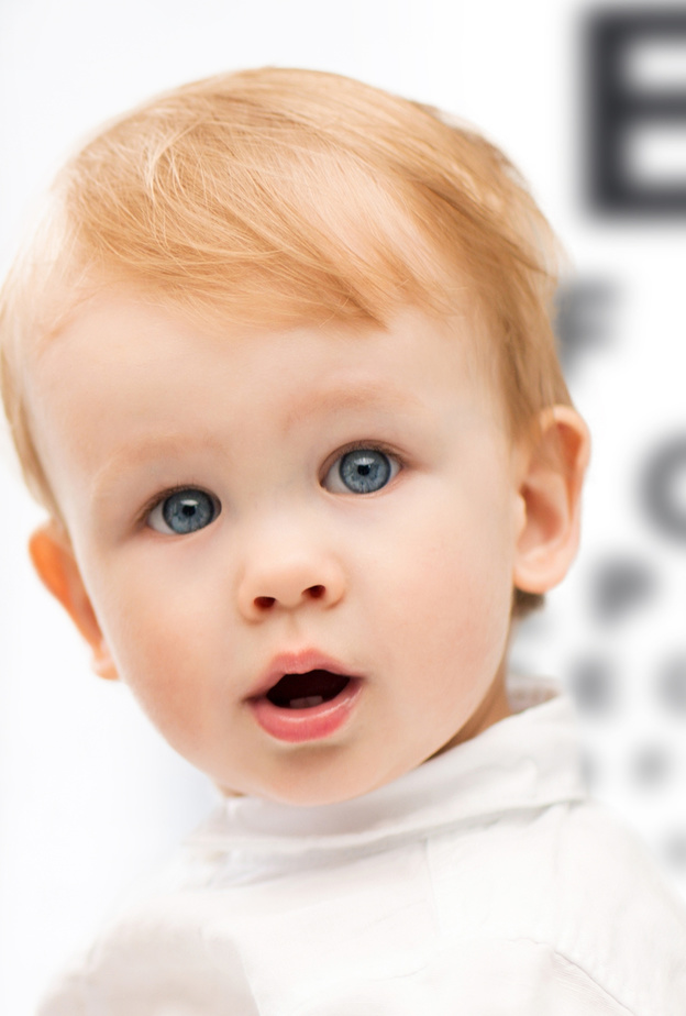 ارتداء النظارات الطبية هي الحل الأمثل لتصحيح انحراف النظر العادي