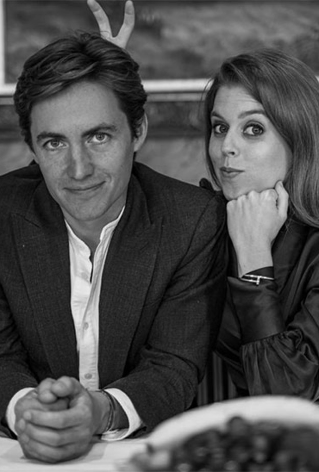 أوجه التشابه بين الصور الرسمية لخطبة الأميرة بياتريس وصور خطبة الأمير هاري