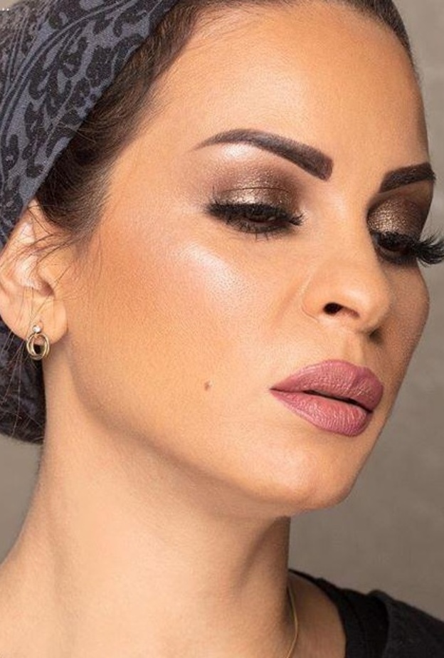 والدة حلا الترك 