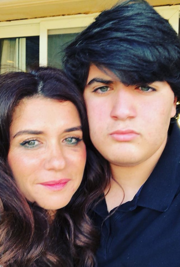 عبدالله الهواري ووالدته غادة عادل