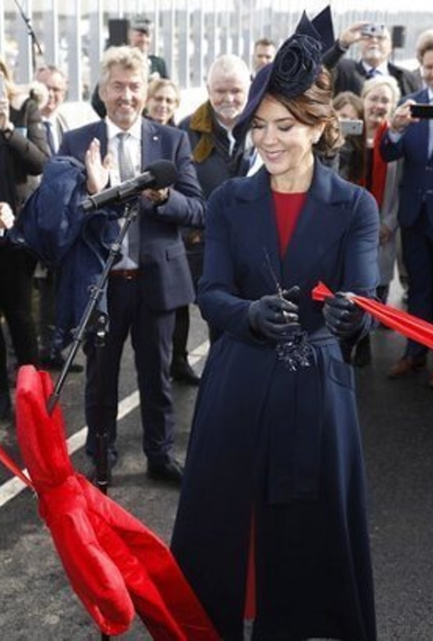 افتتحت الأميرة ماري جسر الأميرة ماري زوجة ولي العهد