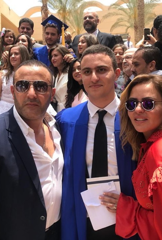 احمد السقا وزوجته وابنه