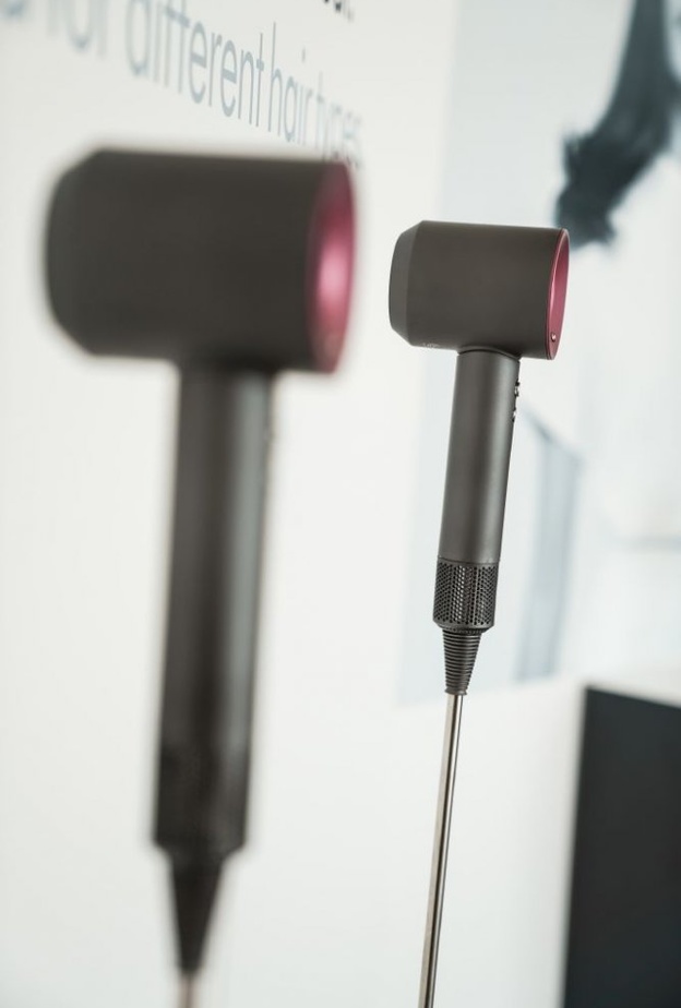 مجفف الشعر Dyson Supersonic™، خيارات متعددة للمرأة متعددة المهام