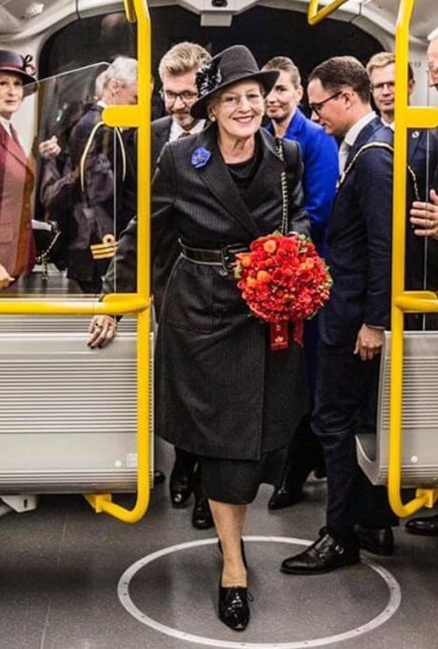 ملكة الدنمارك تفتتح خط مترو جديد