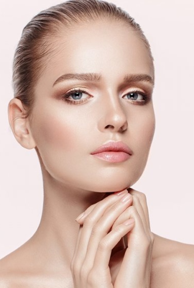  ضعي أكياس شاي البابونج على عينيك لنتائج مذهلة لتجاعيد العين