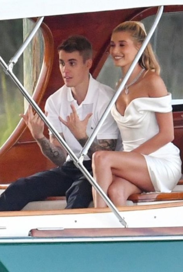 resized_Hailey Beiber تختار مجوهرات Messika وتتألق خلال عشاء التمرين لحفل الزفاف