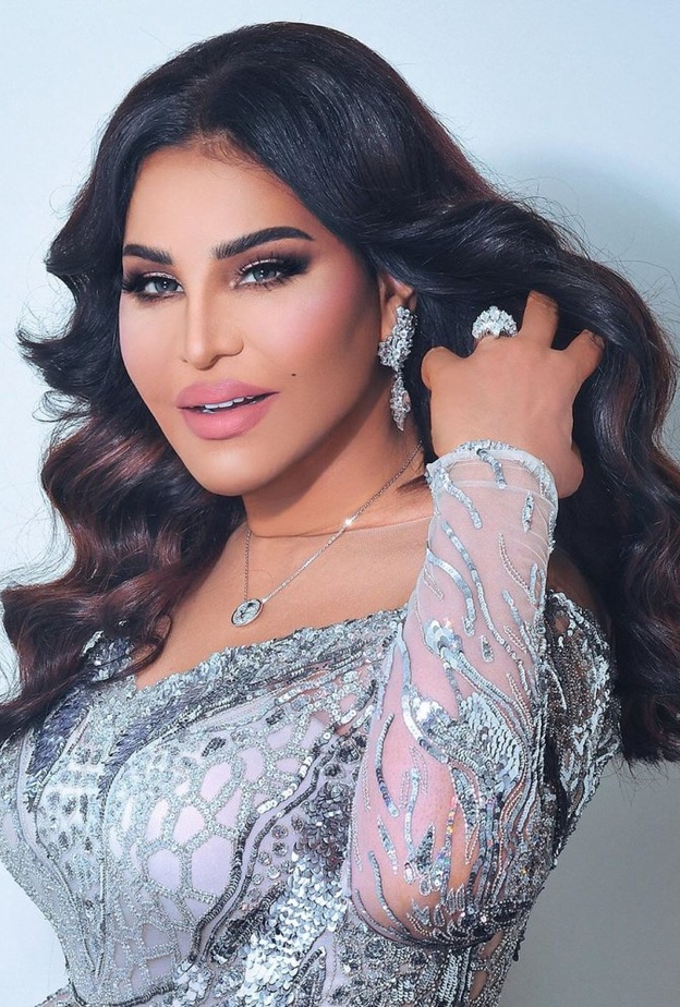 اختاري تسريحة الشعر المنسدل المموج على طريقة دانييلا رحمة