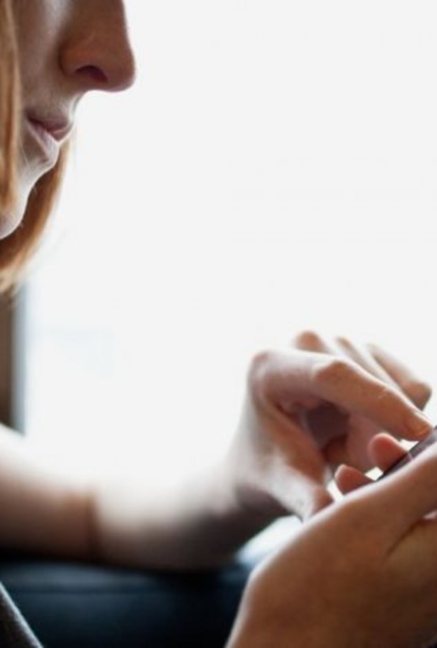 الأجهزة الحديثة تسبب آلام الرقبة عند النساء