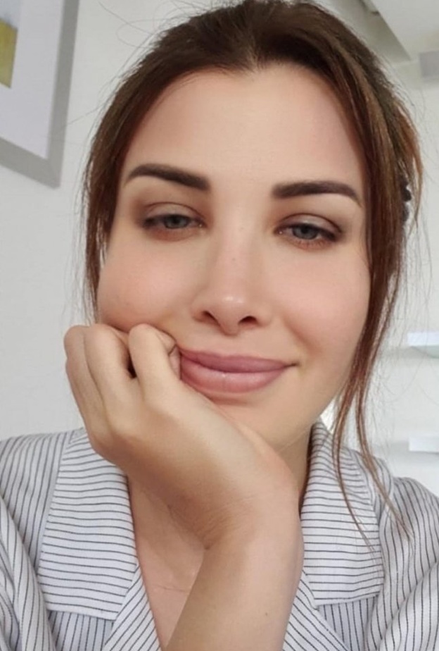  بلقيس تبرز مكياجها الطبيعي بأسلوب السلفي