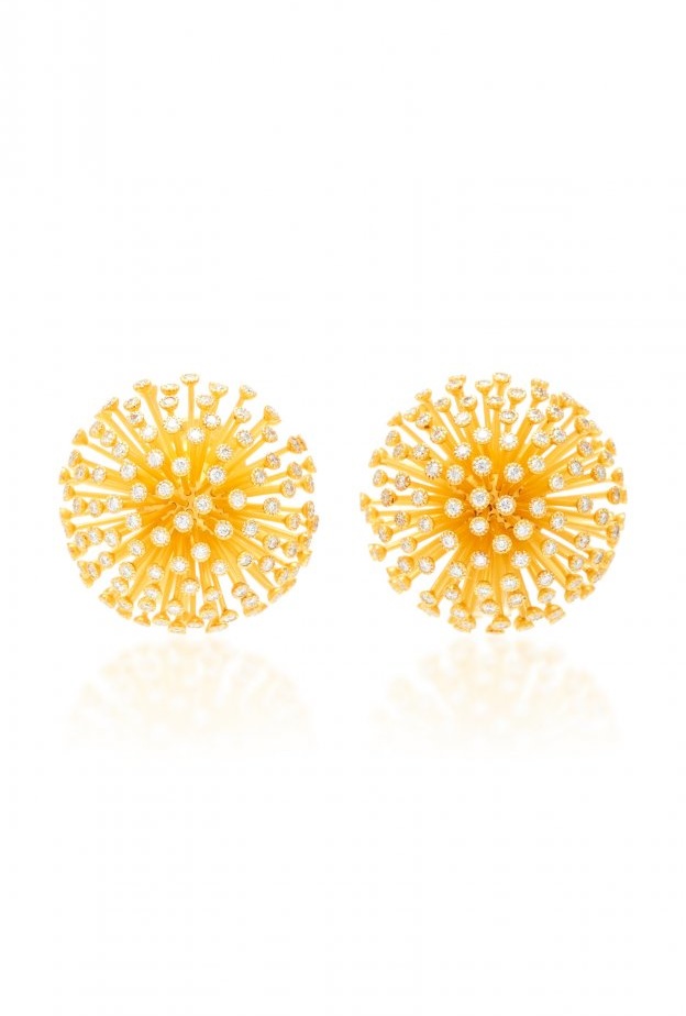 تصميم اقراط ذهب فاخرة مع حجر اسود ومرصع بالماسات الملونة من Cartier