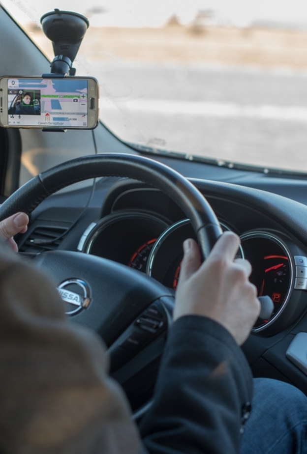 Drive Safely تطبيق جديد للهواتف لتنيه قائد السيارة لخفض حوادث المرور