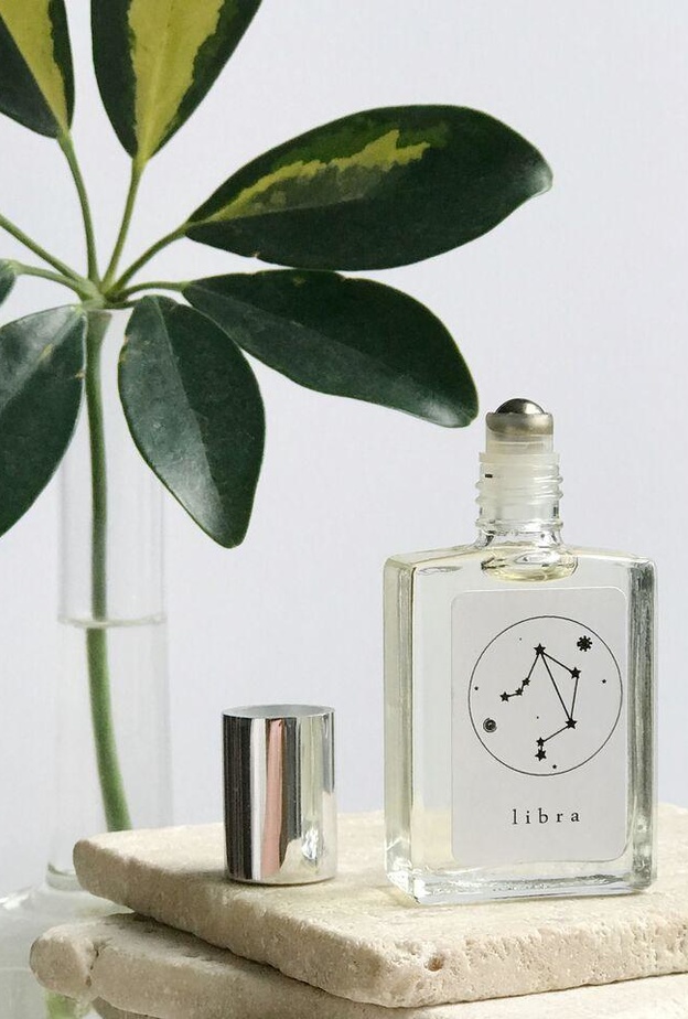 تحرص على إختيار العطور المواكبة للموضة وتبحث عن أجدد ما تطرحه العلامات التجارية الفاخرة