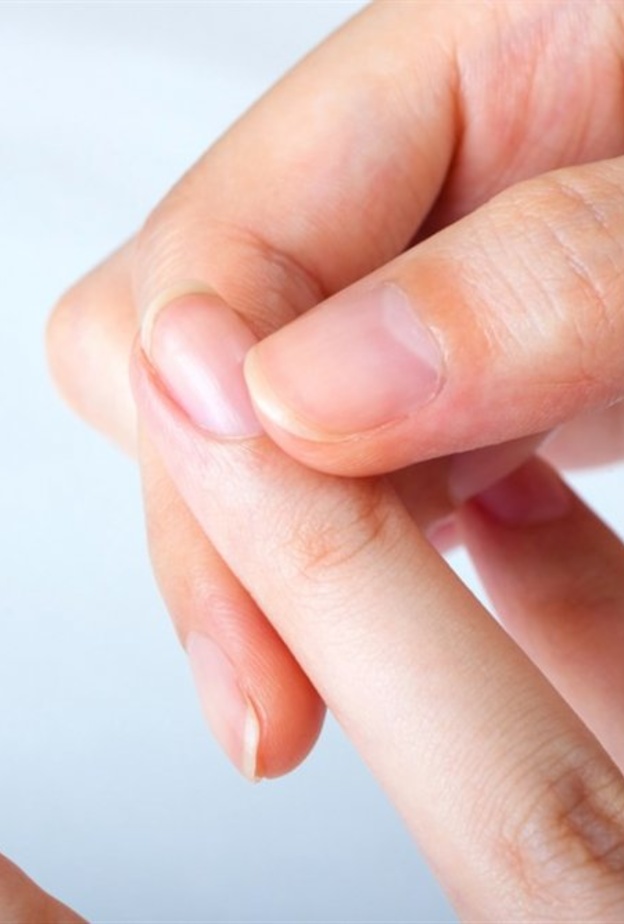  وصفات طبيعية لعلاج تقشر الجلد حول الاظافر