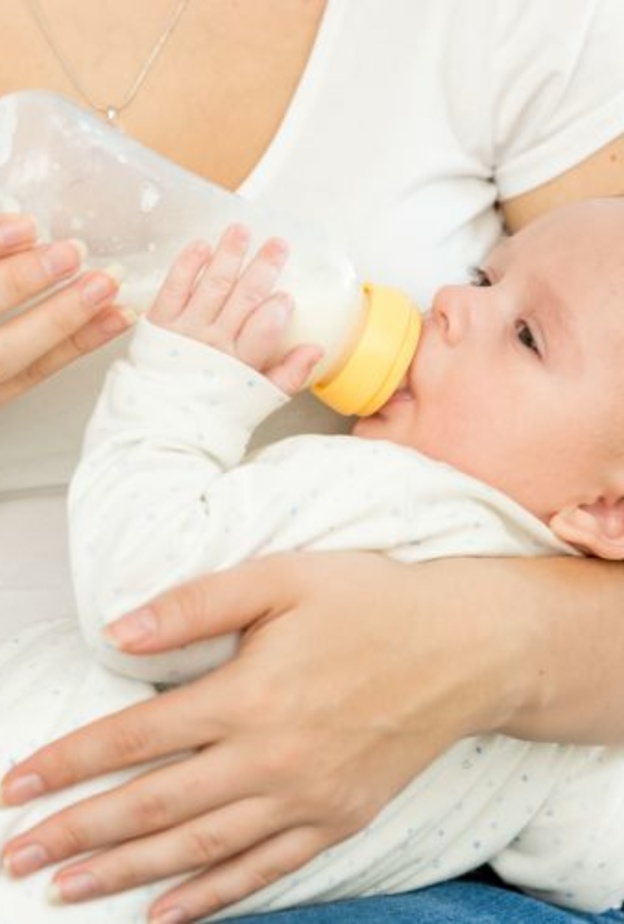 أضرار الرضاعة الصناعية للطفل 