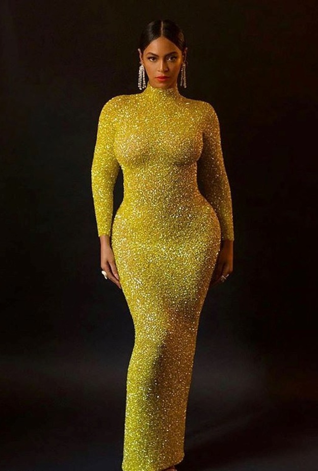 إختارت بيونسيه ماكياجاً ناعماً مع أحمر شفاه برتقاليّ اللون